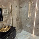 Hanza Tower - Pool And Spa, No 601 דירה