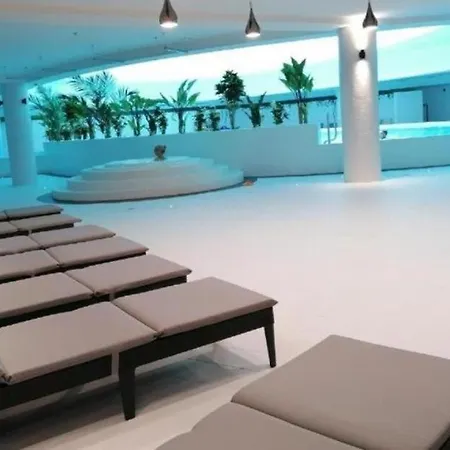 Διαμέρισμα Hanza Tower - Pool And Spa, No 601 *