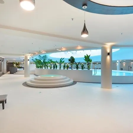 Apartment Hanza Tower - Pool And Spa, No 601 *