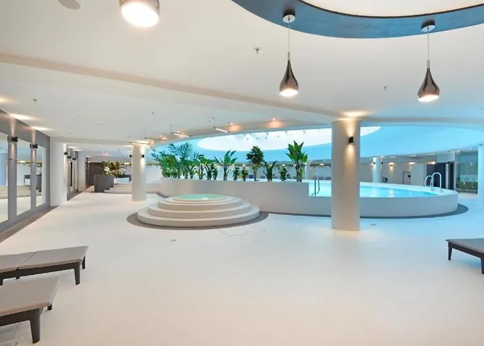 Apartment Hanza Tower - Pool And Spa, No 601 *